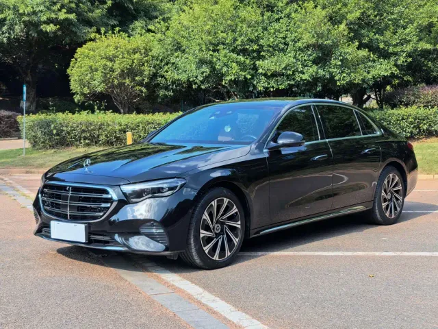 Mercedes-Benz E-Class — Фото автомобиля 3