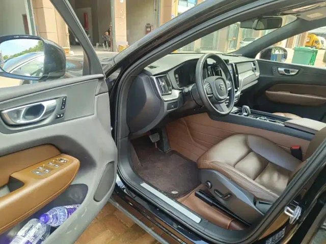 Volvo XC60 — Фото автомобиля 11