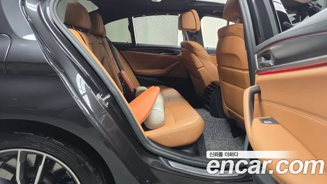 BMW 5 Series G30 — Фото автомобиля 10