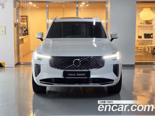 Volvo XC90 — Фото автомобиля 3