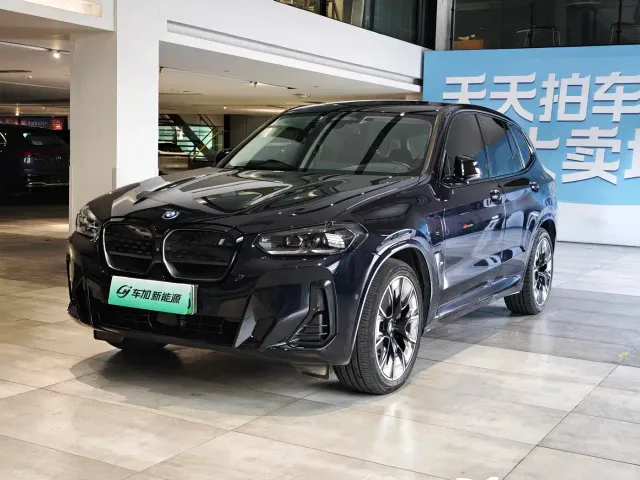 Фотография автомобиля — BMW iX3