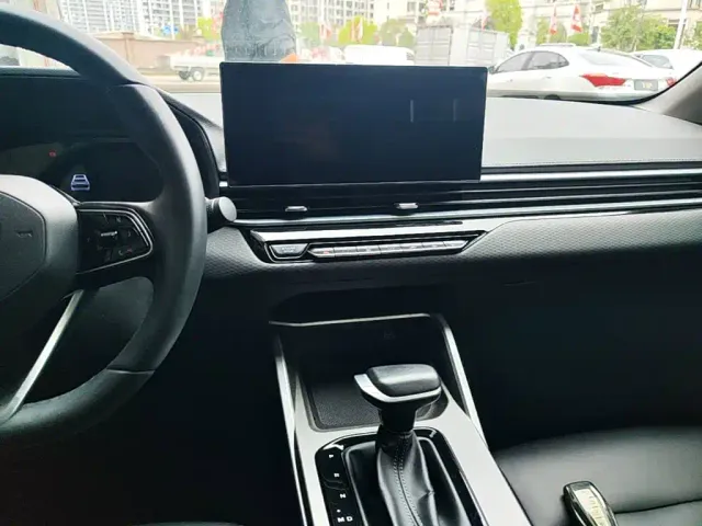 Geely Emgrand — Фото автомобиля 12