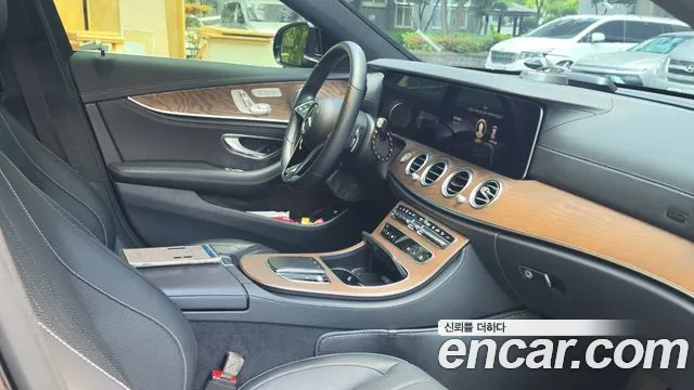 Mercedes-Benz E-Class — Фото автомобиля 9