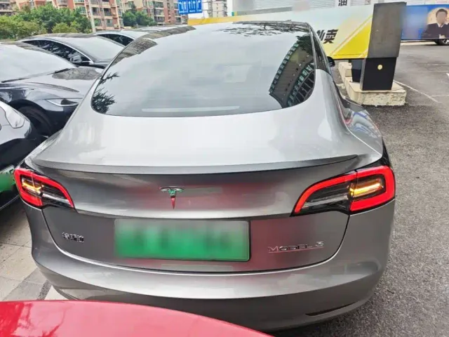 Tesla Model 3 — Фото автомобиля 3