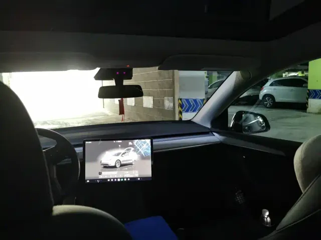 Tesla Model Y — Фото автомобиля 8