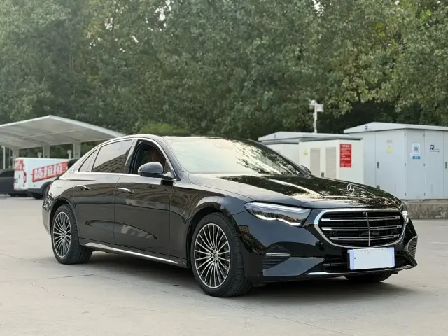 Mercedes-Benz E-Class — Фото автомобиля 3