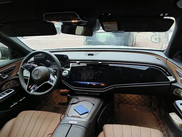 Mercedes-Benz E-Class — Фото автомобиля 11
