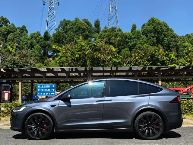 Tesla Model X — Фото автомобиля 4