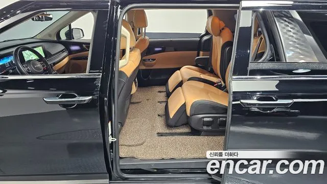 Kia Canival — Фото автомобиля 8