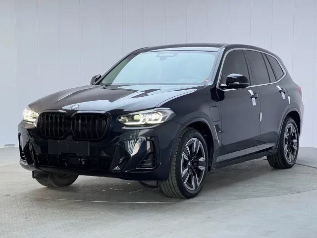 Фотография автомобиля — BMW iX3