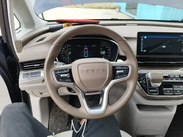 Roewe iMAX8 — Фото автомобиля 10