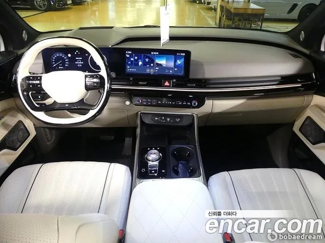 Kia Carnival Generation 4 — Фото автомобиля 4