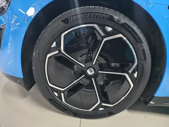 Xiaomi SU7 — Фото автомобиля 8