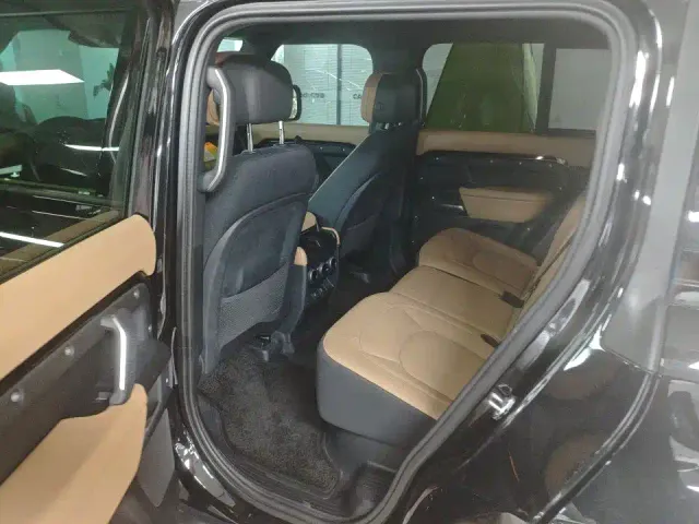 Land Rover Defender — Фото автомобиля 5