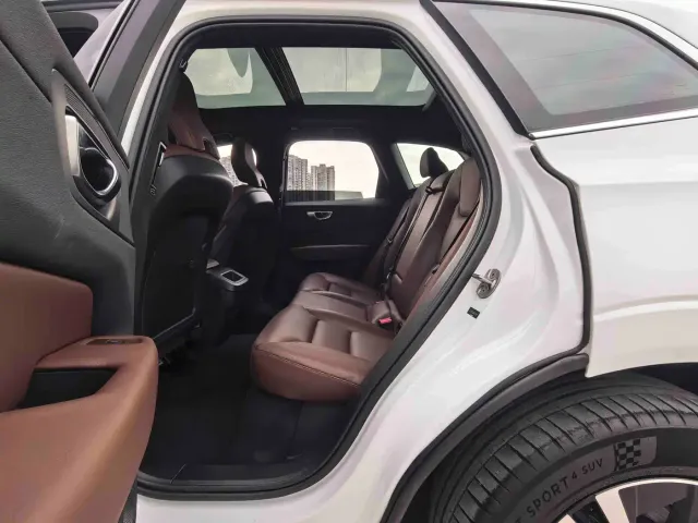Volvo XC60 — Фото автомобиля 16