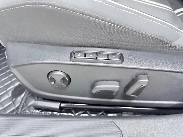 Volkswagen Golf — Фото автомобиля 21