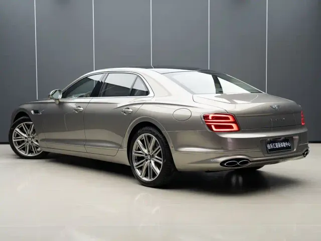 Bentley Flying Spur — Фото автомобиля 5