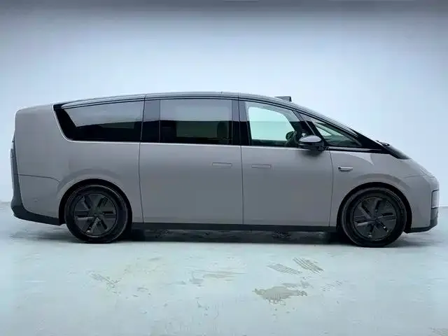 Li Auto MEGA — Фото автомобиля 8
