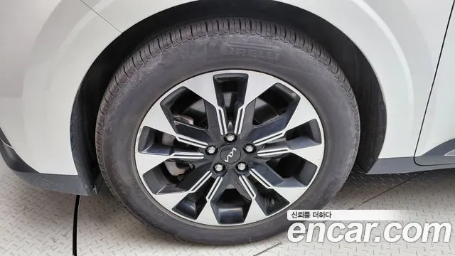 Kia Carnival Generation 4 — Фото автомобиля 5