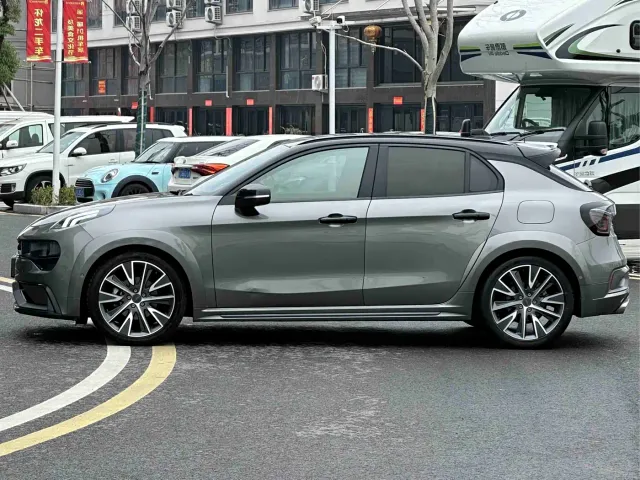 Lynk & Co 02 Hatchback — Фото автомобиля 4