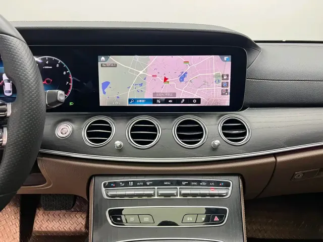 Mercedes-Benz E-Class — Фото автомобиля 14