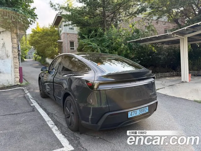 Tesla Model Y — Фото автомобиля 7