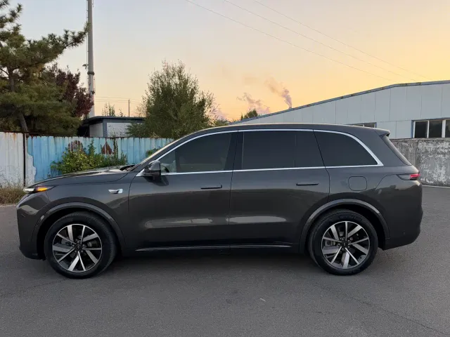 Li Auto L8 — Фото автомобиля 7