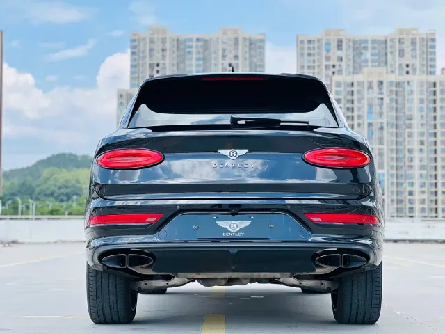 Bentley Bentayga — Фото автомобиля 14