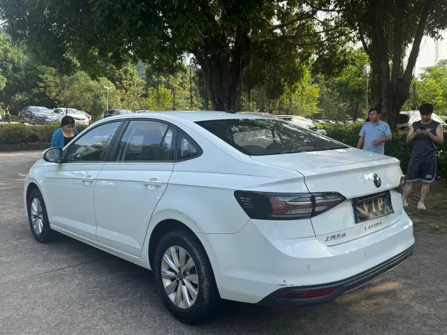 Volkswagen Lavida — Фото автомобиля 15