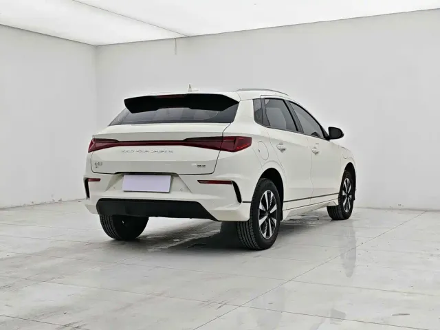 BYD e2 — Фото автомобиля 7