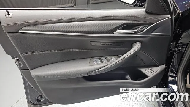 BMW 5-Series — Фото автомобиля 24