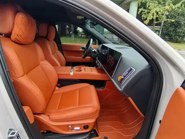 Li Auto L6 — Фото автомобиля 18