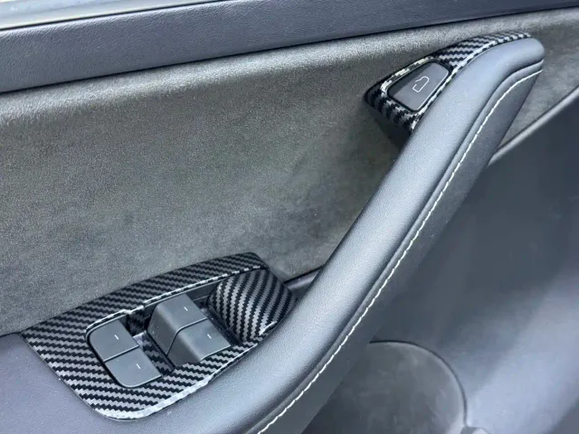 Tesla Model Y — Фото автомобиля 10