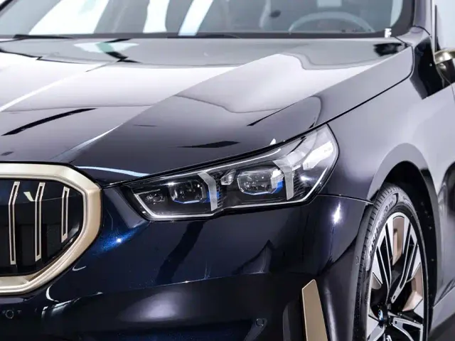 BMW 5 Series — Фото автомобиля 10
