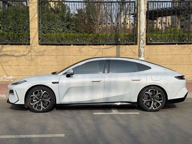 Geely Galaxy E8 — Фото автомобиля 7