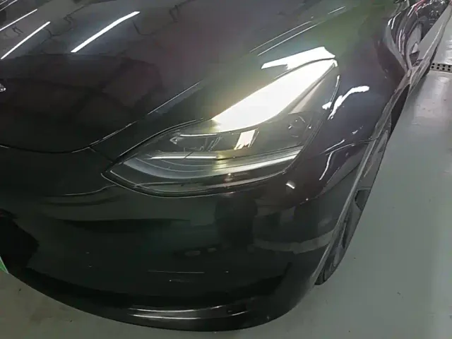 Tesla Model 3 — Фото автомобиля 23
