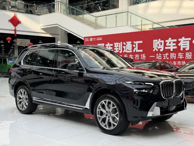 BMW X7 — Фото автомобиля 3