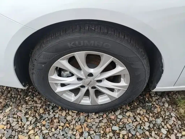 Roewe Roewe i5 2023 1.5L CVT Luxury Edition — Фото автомобиля 22