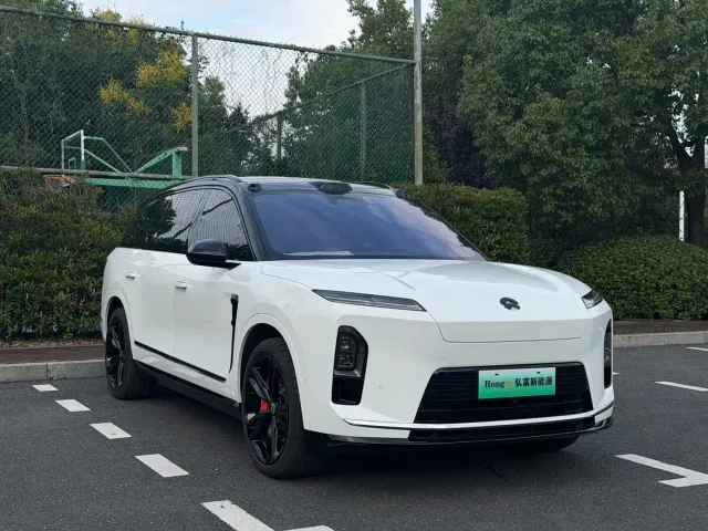 Nio ES8 — Фото автомобиля 17