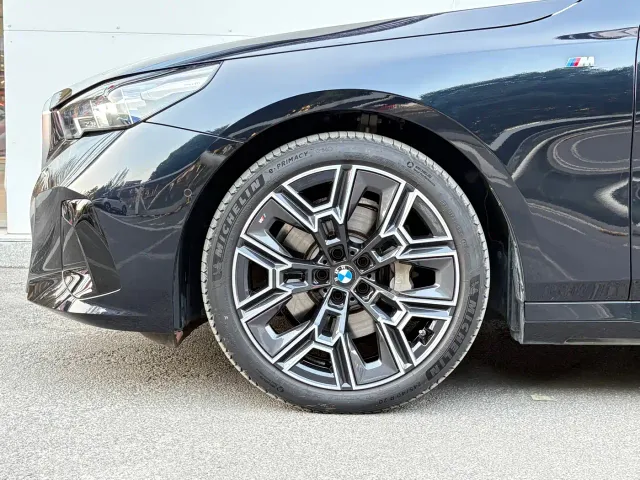 BMW 5 Series — Фото автомобиля 8