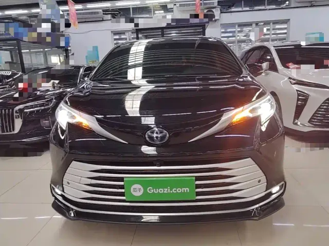 Toyota Sienna — Фото автомобиля 2