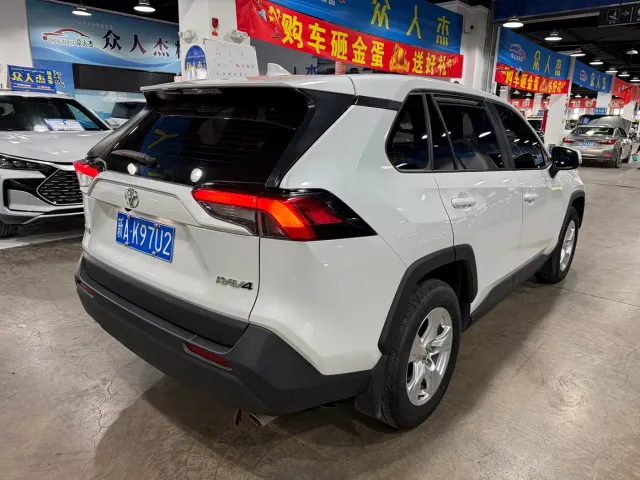 Toyota RAV4 — Фото автомобиля 7