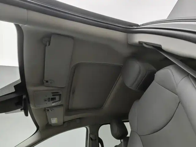 Toyota Granvia — Фото автомобиля 14