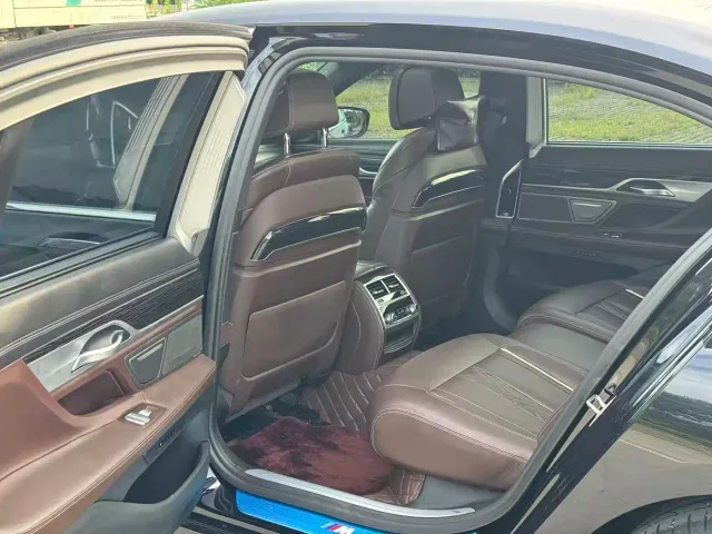 BMW 7 Series — Фото автомобиля 12