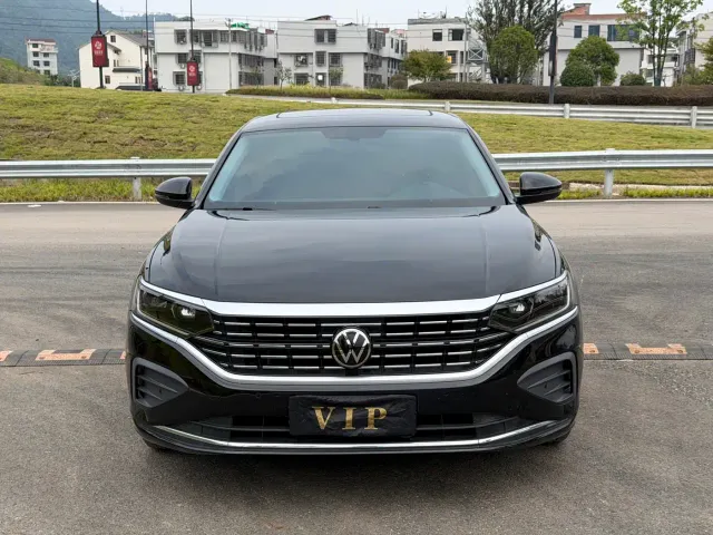 Volkswagen Passat — Фото автомобиля 7