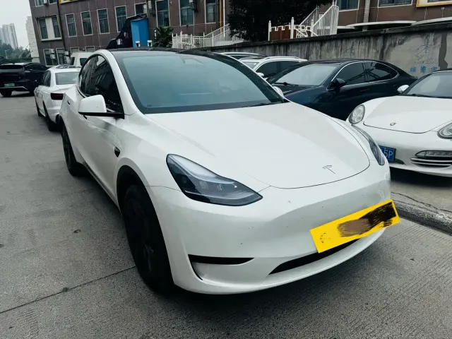 Tesla Model Y — Фото автомобиля 4