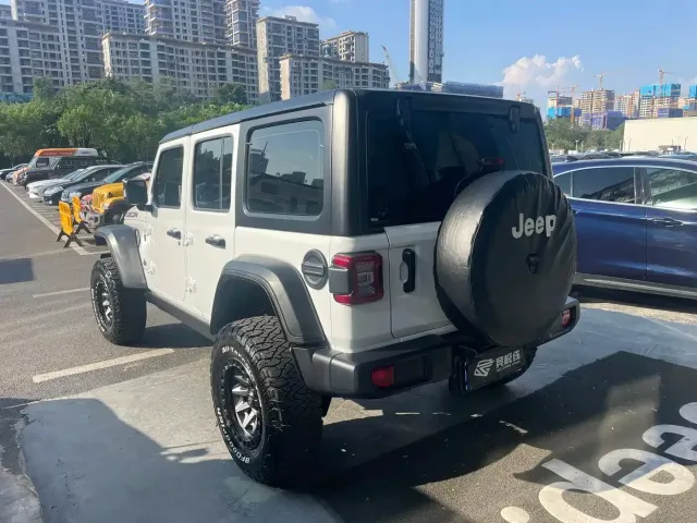 Jeep Wrangler — Фото автомобиля 13