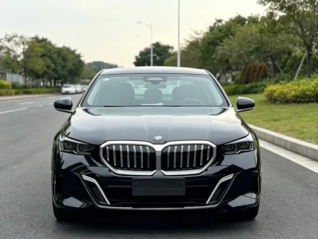 BMW 5 Series — Фото автомобиля 2