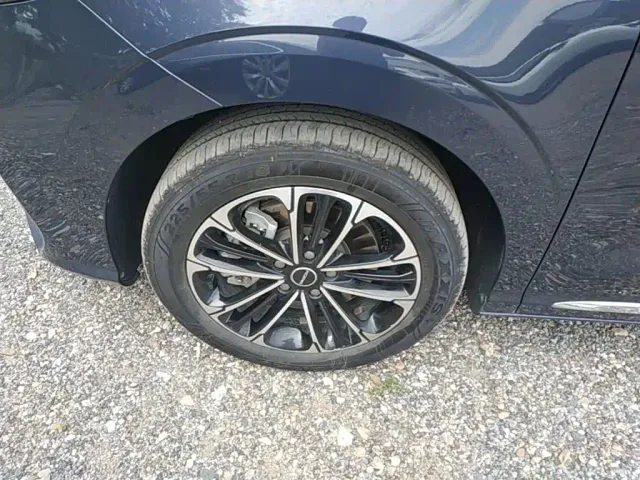 Roewe iMAX8 — Фото автомобиля 22