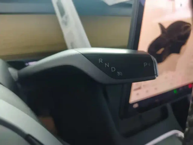 Tesla Model Y — Фото автомобиля 9